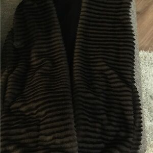 Gently Used Women’s Faux Fur Hooded Vest. Coat W-Pockets